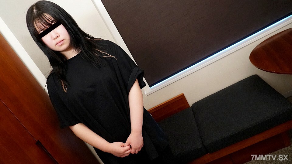 040123_01 ฉันเป็นเด็กสาวไร้เดียงสา แต่ฉันสวมเสื้อคลุมสีแดงเข้มและกำลังโกนหนวดอยู่